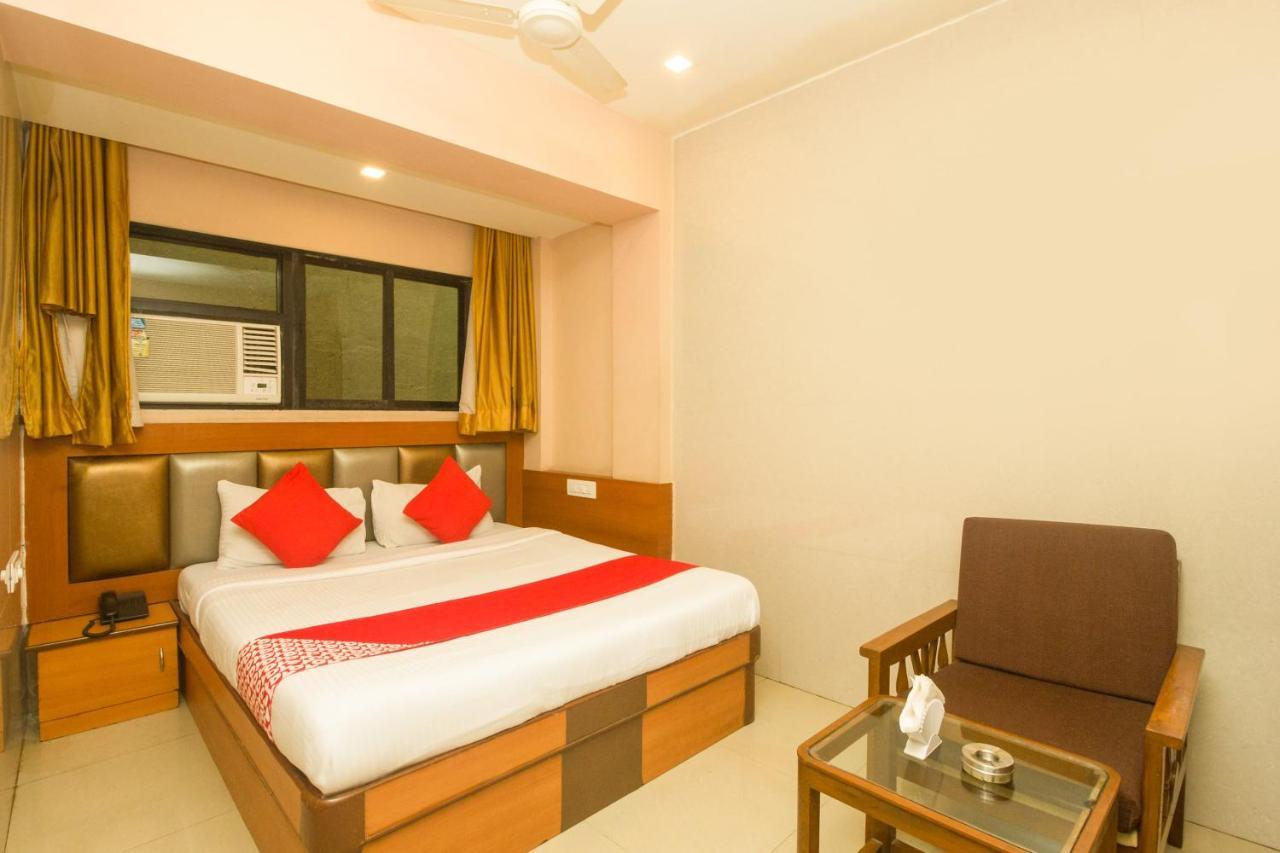 Oyo Hotel Sarovar Grand Kalamboli Exterior photo