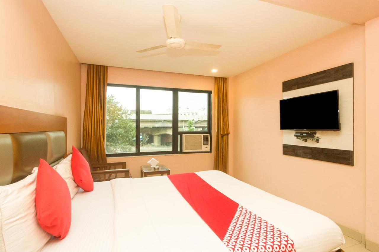 Oyo Hotel Sarovar Grand Kalamboli Exterior photo
