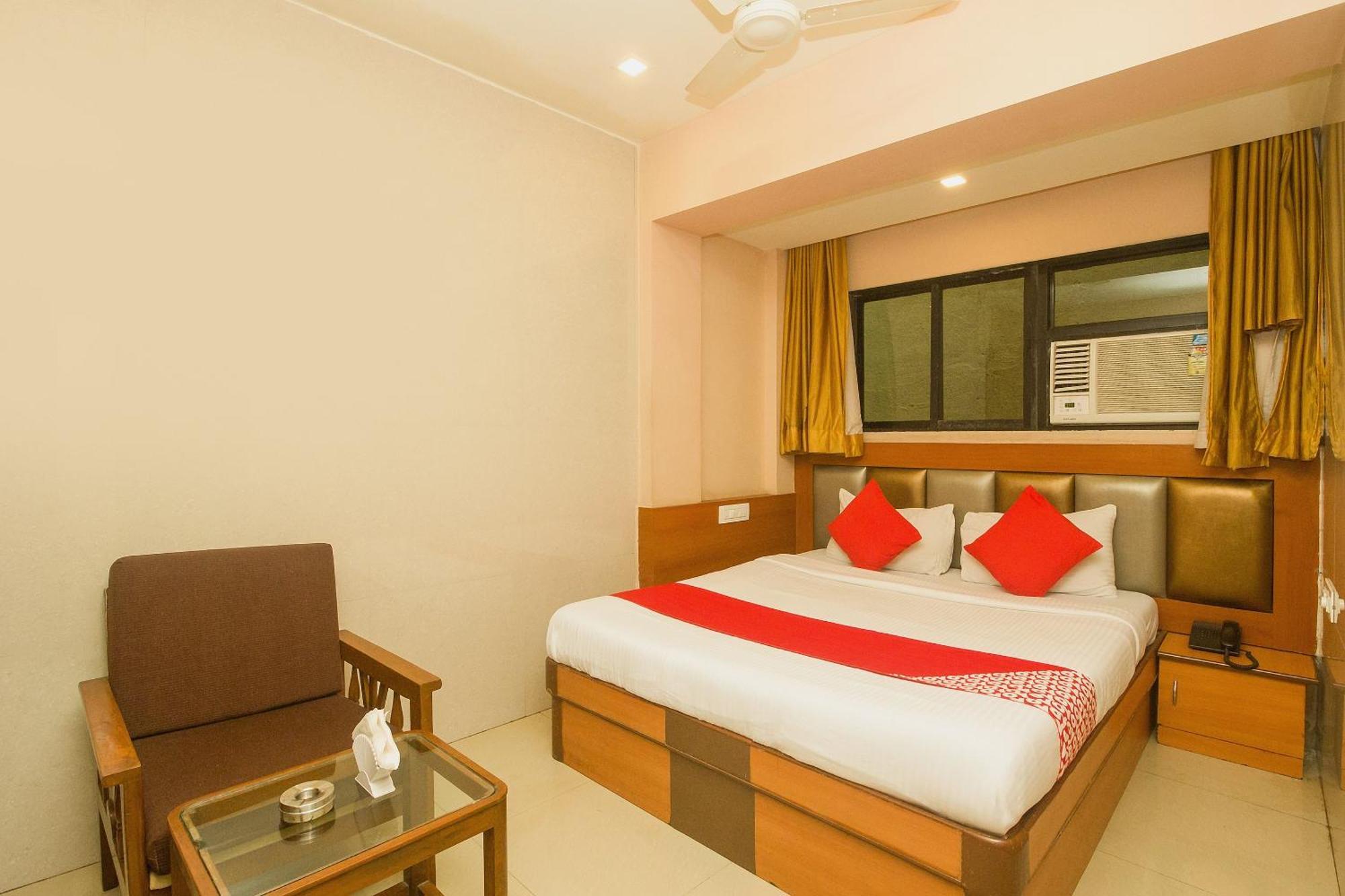 Oyo Hotel Sarovar Grand Kalamboli Exterior photo