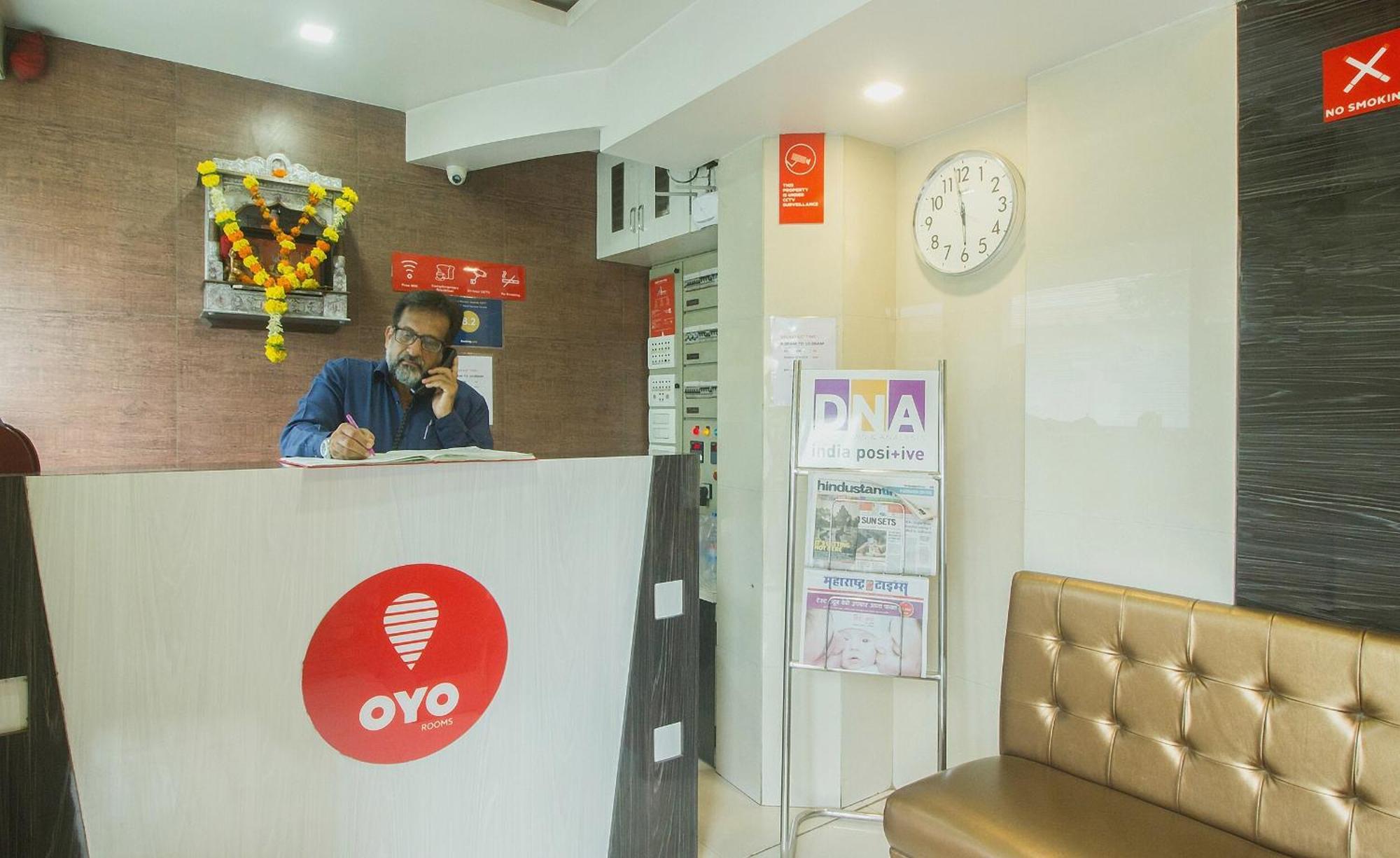 Oyo Hotel Sarovar Grand Kalamboli Exterior photo