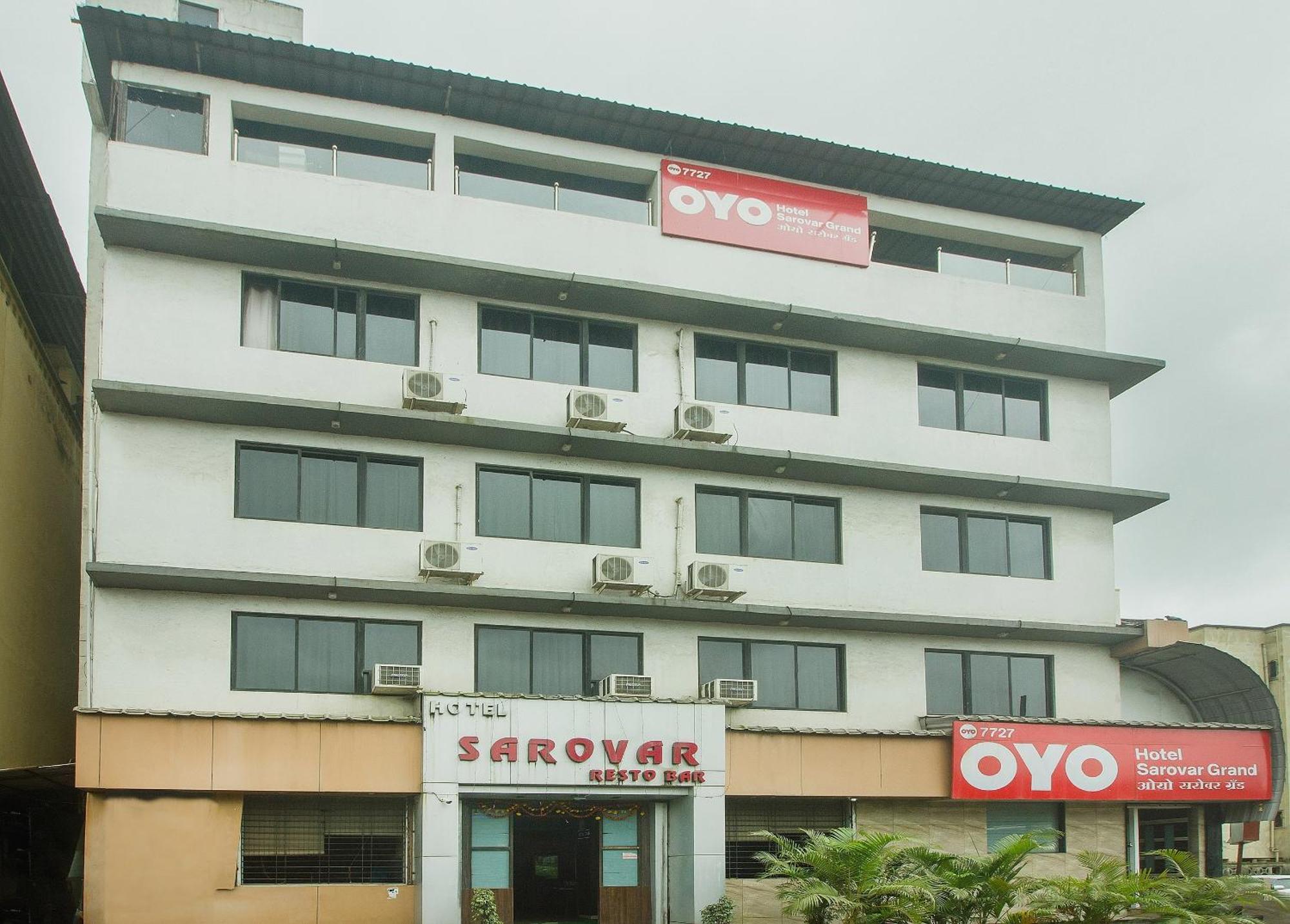 Oyo Hotel Sarovar Grand Kalamboli Exterior photo